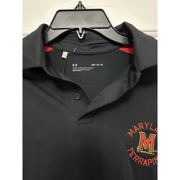 Size M Mens Under Armour Maryland Terrapins Gameday Polo Shirt Logo Black Red - Picture 2 of 4